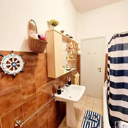 Whole Flat Close Beach Breakfast Kitchen Air Conditioning Laundry Shuttle Airport Wi-fi Car Parking Netflix Balconies Check In 24h & Metro To Rome Apartament *
