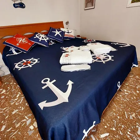 Whole Flat Close Beach Breakfast Kitchen Air Conditioning Laundry Shuttle Airport Wi-fi Car Parking Netflix Balconies Check In 24h & Metro To Rome * Lido di Ostia