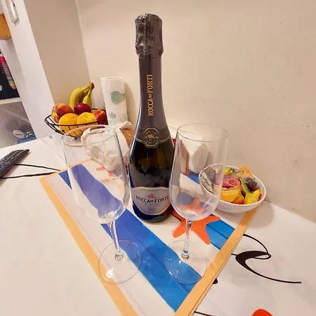 Whole Flat Close Beach Breakfast Kitchen Air Conditioning Laundry Shuttle Airport Wi-fi Car Parking Netflix Balconies Check In 24h & Metro To Rome Apartament Lido di Ostia