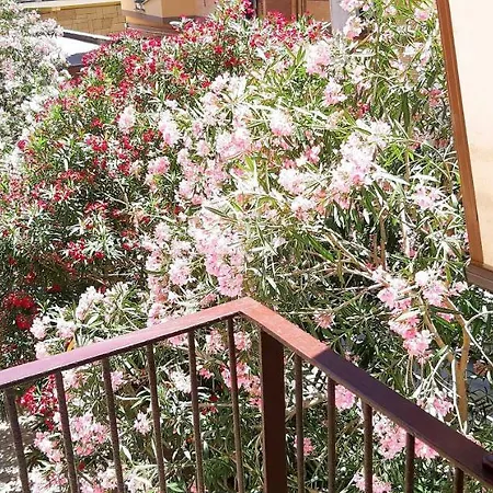 Whole Flat Close Breakfast Kitchen Air Conditioning Laundry Shuttle Airport Wi-fi Car Parking Netflix Balconies Check In 24h & Metro To Rome לידו די אוסטיה