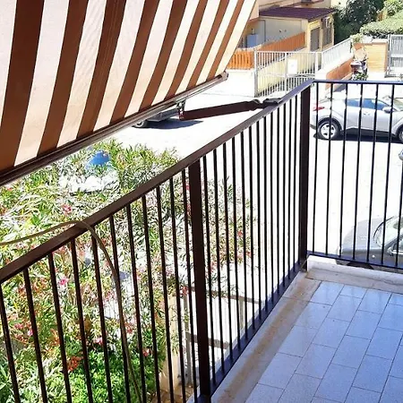 Whole Flat Close Breakfast Kitchen Air Conditioning Laundry Shuttle Airport Wi-fi Car Parking Netflix Balconies Check In 24h & Metro To Rome דירה